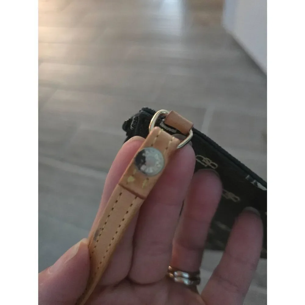 Dooney & Bourke‎ Black and Tan Wristlet